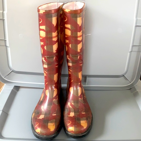 Burberry Rain Boots! - Picture 1 of 5